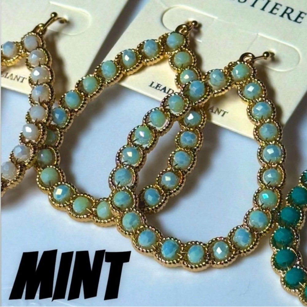 🆕🩵MESTIERE: MINT Gold Colored Teardrop Beaded Earrings